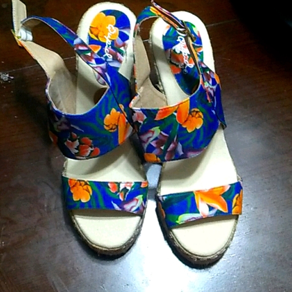 Shoes - Picture 1 of 2